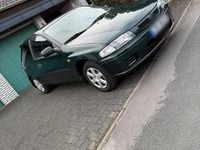 Gebraucht Mazda 323 88 PS (64 kW) 1999 Grün Kleinwagen