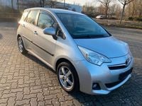 Gebraucht Toyota Verso-S Comfort 99 PS (72 kW) 2011 Silber Van / Kleinbus