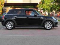 Gebraucht Mini Cooper Pepper 136 PS (100 kW) 2021 Midnight black metallic Kleinwagen