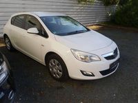 Gebraucht Opel Astra Selection 87 PS (63 kW) 2011 Schneeweiss/summitwhite/arctic Kleinwagen