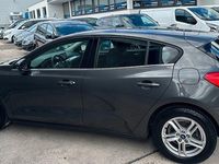 Gebraucht Ford Focus Cool & Connect 155 PS (114 kW) 2021 Grau Kleinwagen
