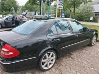 Gebraucht Mercedes E320 Avantgarde 204 PS (150 kW) 2004 Schwarz Limousine