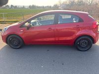 Gebraucht Kia Rio Attract 86 PS (63 kW) 2013 Rot Limousine