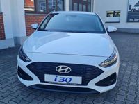 Gebraucht Hyundai i30 Life 140 PS (102 kW) 2024 Serenity white pearl Limousine
