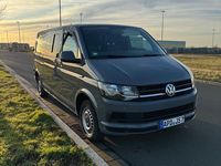 Gebraucht VW Transporter 150 PS (110 kW) 2018 Grau Van
