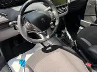 Gebraucht Peugeot 208 84 PS (61 kW) 2016 Rot Kleinwagen