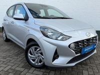 Gebraucht Hyundai i10 67 PS (49 kW) 2023 Silber Kleinwagen