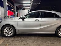 Gebraucht Mercedes A200 136 PS (100 kW) 2014 Silber Kleinwagen