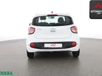 Gebraucht Hyundai i10 Trend 67 PS (49 kW) 2018 Polar white / sol Kleinwagen