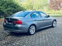 Gebraucht BMW 325 204 PS (150 kW) 2010 Grau Limousine