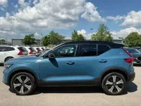Gebraucht Volvo XC40 Plus 169 kW (231 PS) 2023 Fjord blue metallic SUV