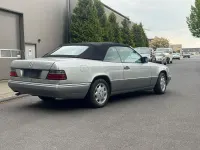 Gebraucht Mercedes E220 150 PS (110 kW) 1994 Silber Cabrio