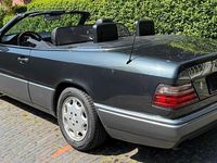 Second-hand Mercedes E320 220 CP (161 kW) 1994 Negru Cabrio