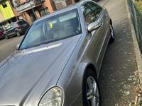 Usata Mercedes E200 122 CV (89 kW) 2004 Argento Berlina