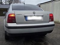 Gebraucht VW Passat 116 PS (85 kW) 2000 Silber Limousine