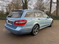 Gebraucht Mercedes E200 184 PS (135 kW) 2009 Blau Kombi
