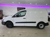 Gebraucht Peugeot Partner Premium 99 PS (72 kW) 2017 Weiß Van / Kleinbus