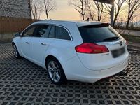 Usado Opel Insignia 160 HP (117 kW) 2011 Branco Carrinha
