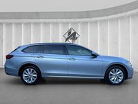 Gebraucht Skoda Superb 150 PS (110 kW) 2025 Pebble silber metallic Kombi