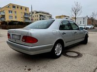 Gebraucht Mercedes E230 Elegance 150 PS (110 kW) 1996 Silber Limousine