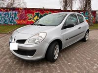 Gebraucht Renault Clio II 65 PS (47 kW) 2007 Silber