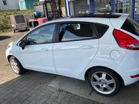 Gebraucht Ford Fiesta 80 PS (58 kW) 2009 Weiß Kleinwagen