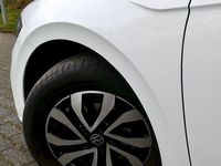 Gebraucht VW Polo Active 95 PS (69 kW) 2023 Weiß Kleinwagen