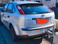 Gebraucht Ford Focus Trend 101 PS (74 kW) 2006 Silber Limousine