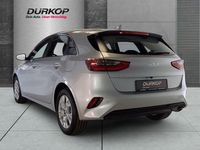 Gebraucht Kia Ceed Comfort 101 PS (74 kW) 2024 (kcs) sparklingsilber met. Kleinwagen