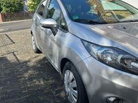 Gebraucht Ford Fiesta Titanium 82 PS (60 kW) 2012 Silber Limousine