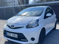 Używany Toyota Aygo 68 KM (50 kW) 2013 Biały Hatchback