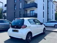 Gebraucht Toyota Aygo 68 PS (50 kW) 2013 Weiß Kleinwagen