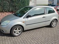 Gebraucht Ford Fiesta Trend 80 PS (58 kW) 2004 Silber Kleinwagen