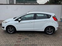 Gebraucht Ford Fiesta Trend 60 PS (44 kW) 2016 Weiß Kleinwagen