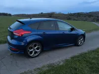 Używany Ford Focus ST 250 KM (183 kW) 2018 Niebieski Sedan/Limuzyna