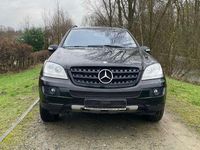 Gebraucht Mercedes ML320 224 PS (164 kW) 2008 Schwarz SUV