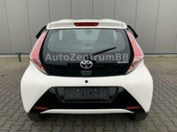 Gebraucht Toyota Aygo X-play 69 PS (50 kW) 2016 Weiß Kleinwagen