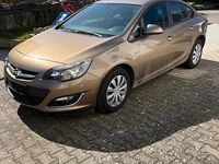Gebraucht Opel Astra Edition 140 PS (102 kW) 2013 Gold Limousine