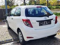 Gebraucht Toyota Yaris Basis 69 PS (50 kW) 2012 Weiß Kleinwagen