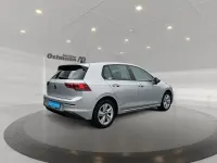 Gebraucht VW Golf VIII Life 131 PS (96 kW) 2023 Reflexsilber metallic Limousine