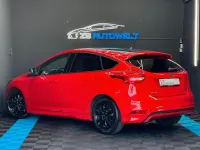 Gebraucht Ford Focus ST-Line 140 PS (102 kW) 2018 Rot Limousine