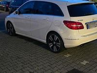 Gebraucht Mercedes B200 136 PS (100 kW) 2012 Weiß Van / Kleinbus