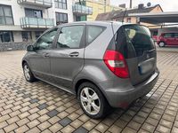 Gebraucht Mercedes A180 109 PS (80 kW) 2011 Andere farben Kleinwagen