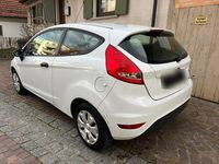 Gebraucht Ford Fiesta 69 PS (50 kW) 2012 Weiß Kleinwagen