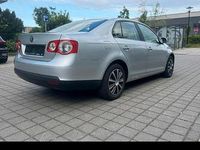 Gebraucht VW Jetta 101 PS (74 kW) 2006 Silber Limousine