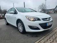 Gebraucht Opel Astra 110 PS (80 kW) 2013 Weiß Limousine