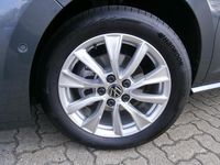 Gebraucht VW Multivan Style 150 PS (110 kW) 2024 Induimgrau, metallic Van