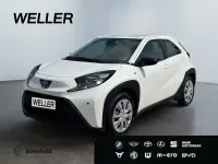 Gebraucht Toyota Aygo Play 72 PS (52 kW) 2023 Super (pure) white ii (weiss) Kleinwagen