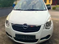 Gebraucht Opel Agila 68 PS (50 kW) 2014 Weiß Kleinwagen