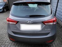 Gebraucht Hyundai ix20 90 PS (66 kW) 2014 Grau Kleinwagen